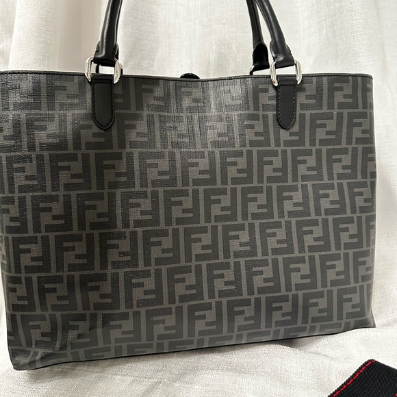 Fendi Roma Amor Monogram Printed Tote Bag - Picture 11 of 15